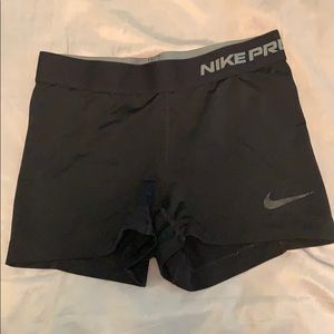 Nike compression shorts (S)